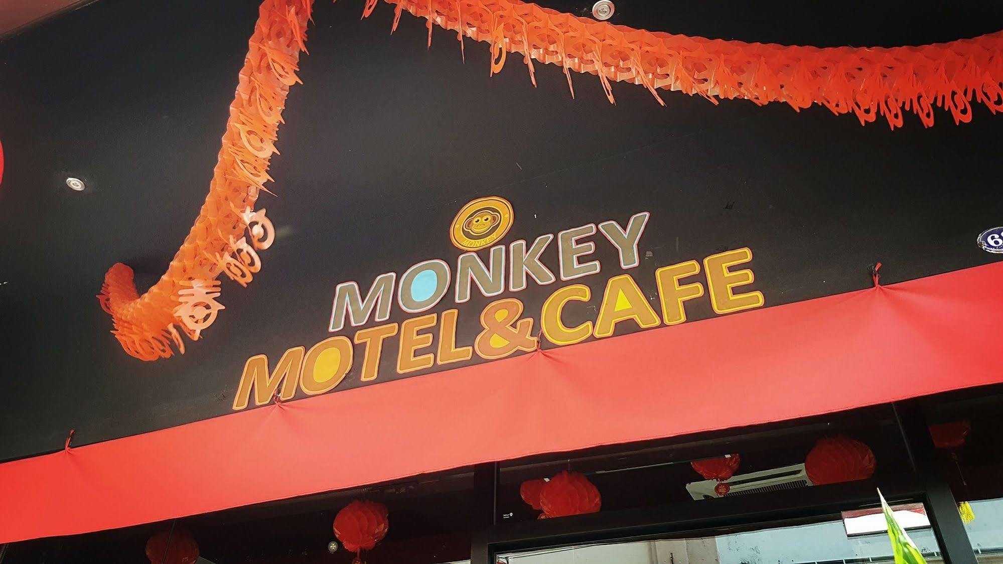 Monkey Motel Cafe Malacca Exteriör bild